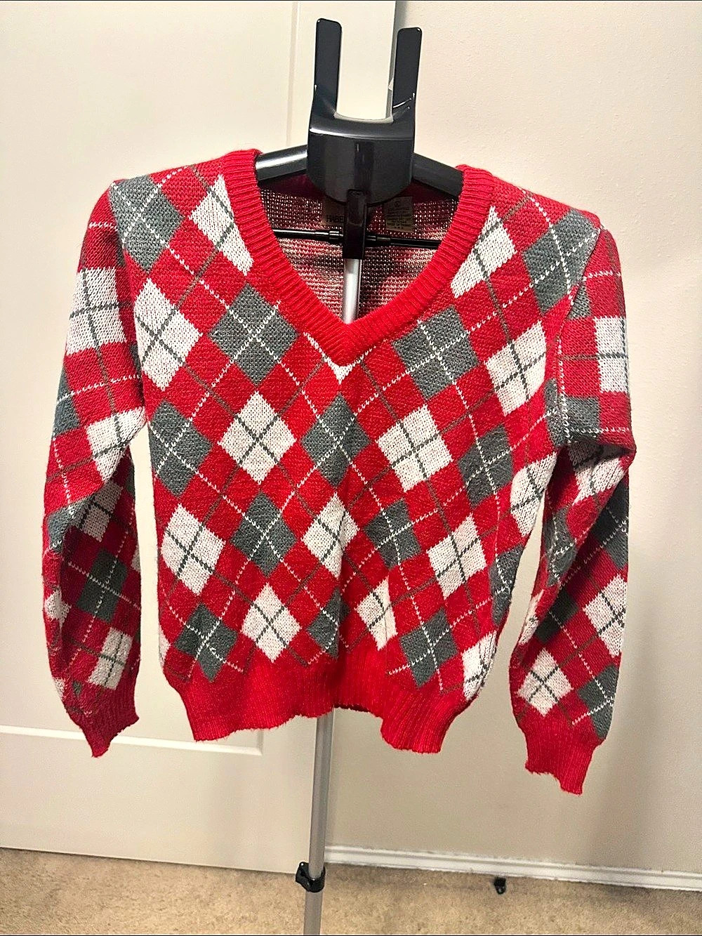 Haberdasher Argyle V-Neck Sweater in Red & Gray
